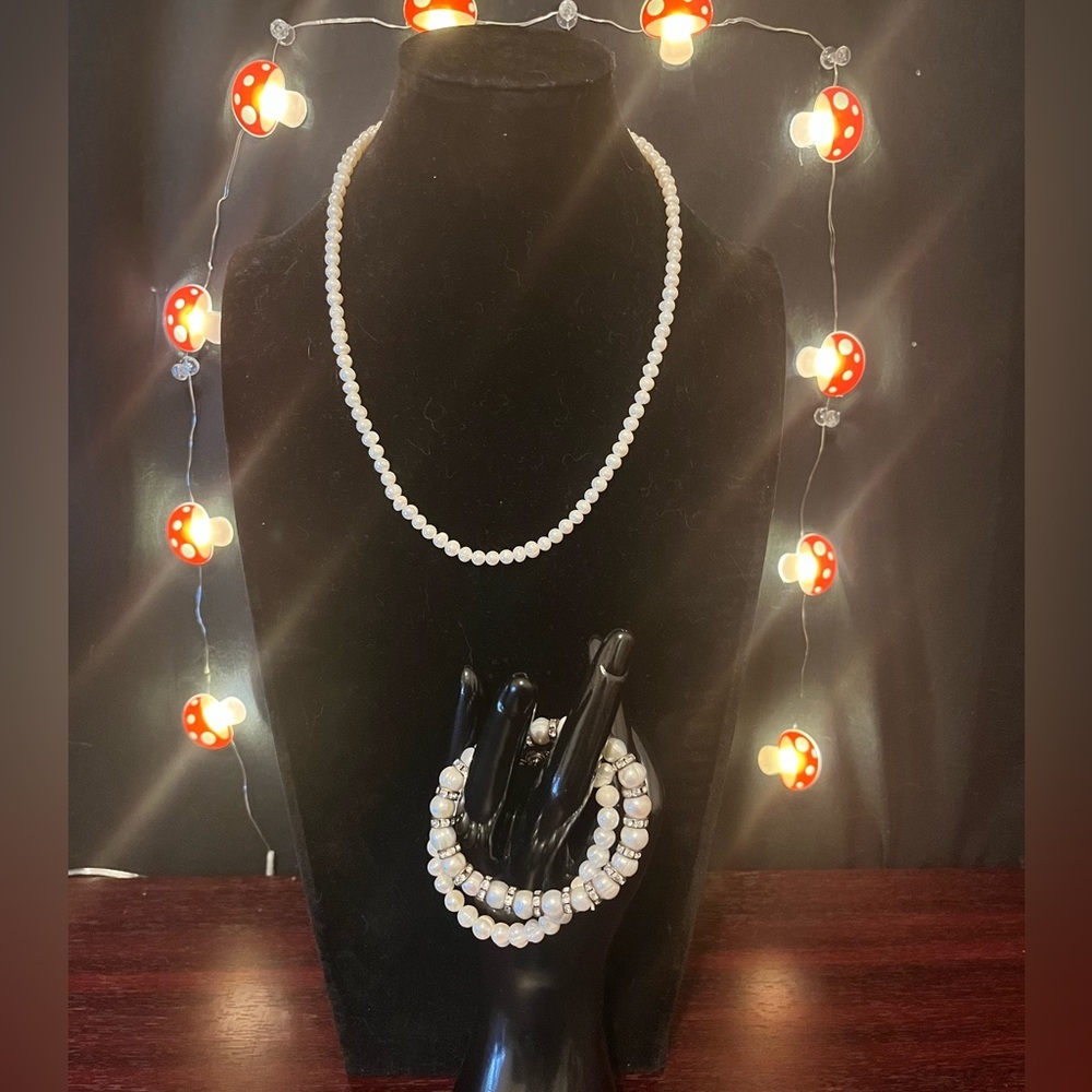 Natural Freshwater Pearl Necklace & Bracelet Set